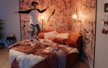 Забавни тапети и вълшебни декорации: идеи за интериор в детска стая