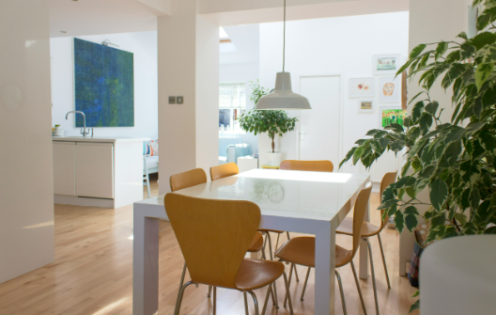 Цветове и дизайн: как да изберете перфектните тапети за Вашия дом през 2025?